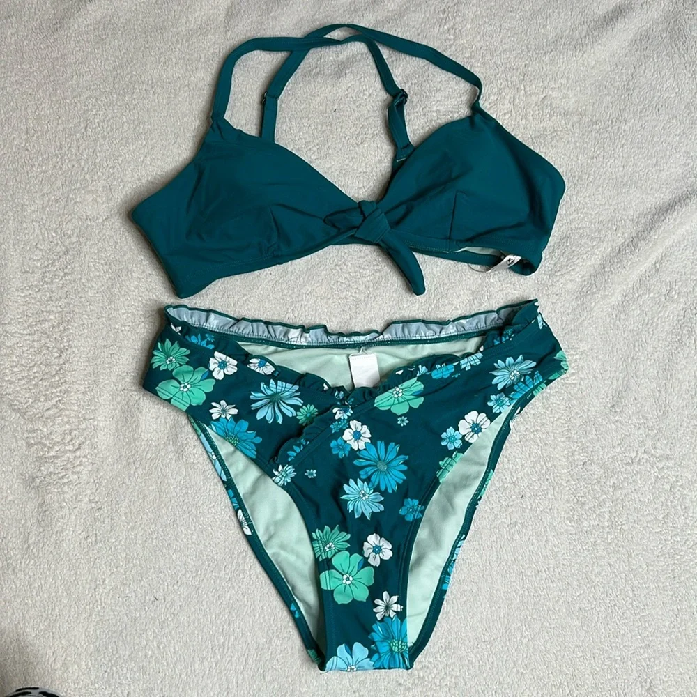 Teal bikini with floral ruffle bottoms Sz Large NEW WITH TAGS!
